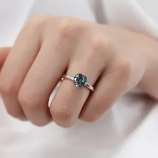 Find Your Dream Lab‑Grown Emerald Ring with Lily Arkwright